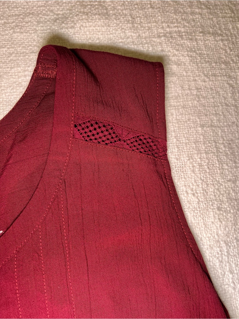 Eddie Bauer Women’s Sleeveless Office Button-Down Blouse in Wine - Picture 8 of 10